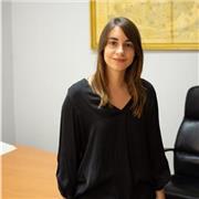 He vivido en el extranjero y estudiado en la universidad en inglés.